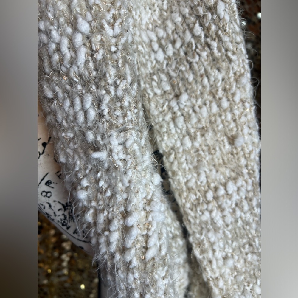Cozy scarf 🖤 - Picture 4 of 4